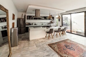 Apartment, 2 Bedrooms, Patio | Interior