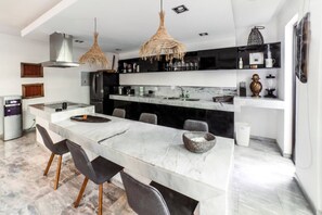 Departamento, 2 habitaciones, patio | Restaurantes