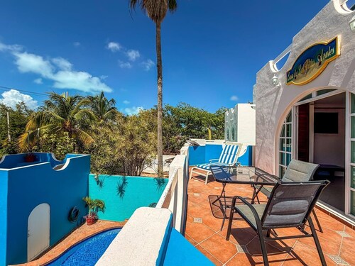 Secluded 4 BR w/ Private Pool.