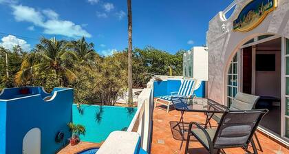 Secluded 4 BR w/ Private Pool.