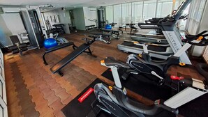 A gym with treadmills, exercise balls, and weight machines. - 2D - 3 Bedroom Downtown Apartment With Shared Pool (Bangkok)