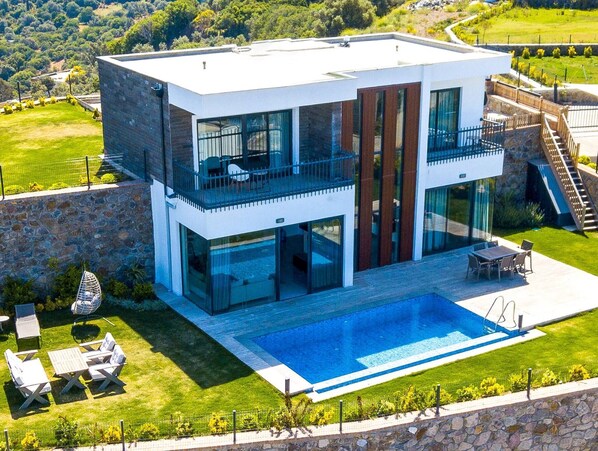 3 Bedroom Villa With Great View Close to Yalikavak Marina (Bodrum