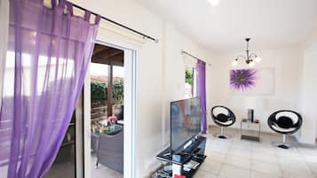 Villa, 3 Bedrooms, Private Pool, Garden View | Interior