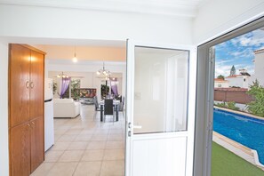 Villa, 3 Bedrooms, Private Pool, Garden View | Interior