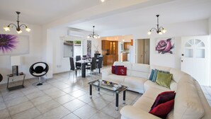 Villa, 3 slaapkamers, privézwembad, uitzicht op tuin | Woonruimte