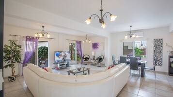 Villa, 3 Bedrooms, Private Pool, Garden View | Interior