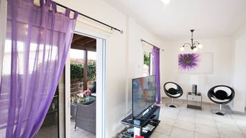 Villa, 3 Bedrooms, Private Pool, Garden View | Interior