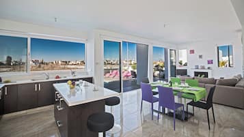 Villa, 3 Bedrooms, Private Pool, Garden View | Dining