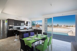 Villa, 3 habitaciones, alberca privada, vista al jardín | Restaurantes
