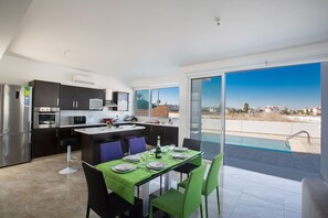 Villa, 3 Bedrooms, Private Pool, Garden View | Dining
