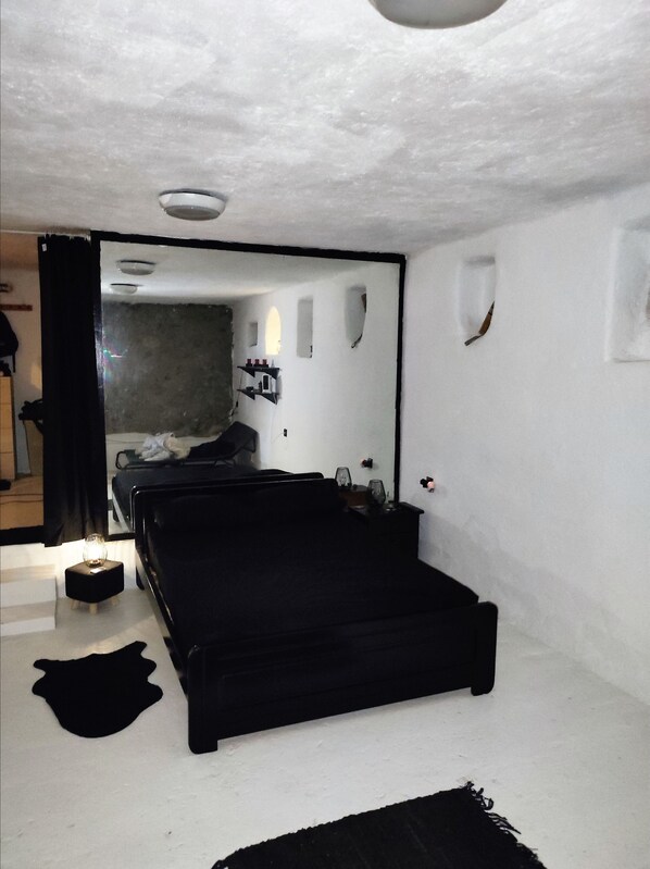 1 bedroom, desk, soundproofing, iron/ironing board