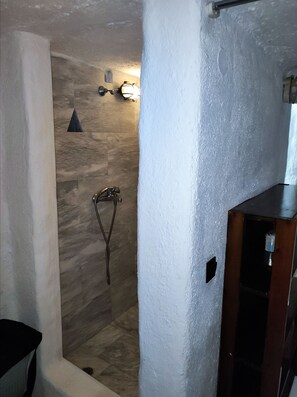 House, 1 Bedroom, Smoking, Patio | Bathroom shower