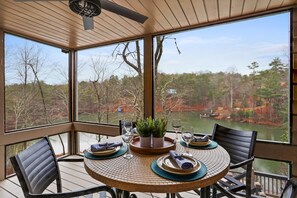 Dining - Relax & Play at Waterfront Mountain Cabin Retreat Private Lake~Fish~Canoe~Kayak (Morganton)