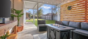Elegant Home with Amazing back patio.  3br / 2bth - sleeps 8.