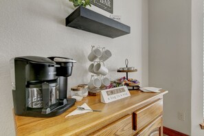 Interior - Beautiful Home with Amazing back patio.  3br / 2bth - sleeps 8. (Beaumont)