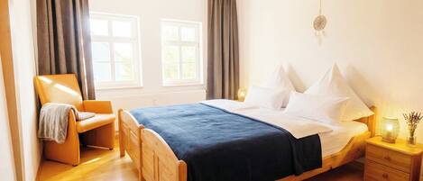 2 bedrooms, desk, iron/ironing board, travel crib