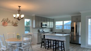 Coffee/tea maker, fridge, microwave, oven - Direct Gulf Access Home w/ Floating Dock and Pool (Hernando Beach)