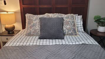 2 sovrum, skrivbord, strykjärn/strykbräda och gratis wi-fi