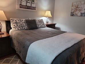 1 bedroom, desk, iron/ironing board, WiFi (free)