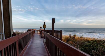 Beautiful Top-Floor Condo with Beach & Intracoastal Views