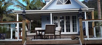 Hamptons Coastal Cottage 2mins from beaches, huge deck