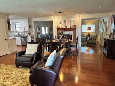 4BR/3BA home, close to square, <2m from stadium