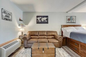 مكتب ومكواة/لوح كي وواي فاي مجانًا وملاءات أسرّة