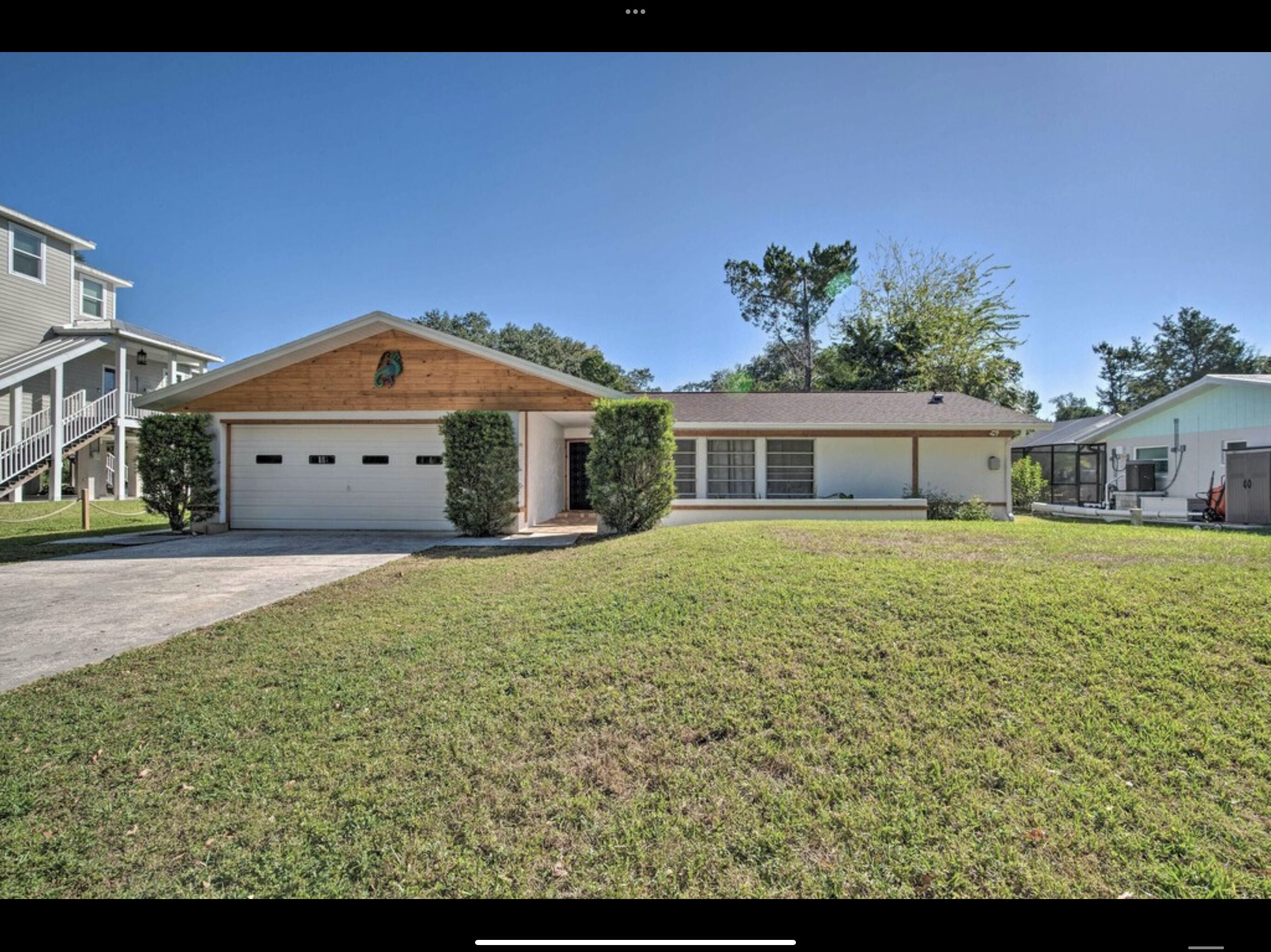 Crystal River Canal front with dock!Close to town and boat launch. *NEW LISTING*