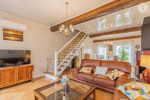 電視、壁爐、 辦公室