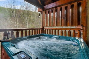 Bañera de hidromasaje al aire libre