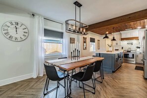 Dining - Serenity Retreat in Riverside Heights (Tampa)