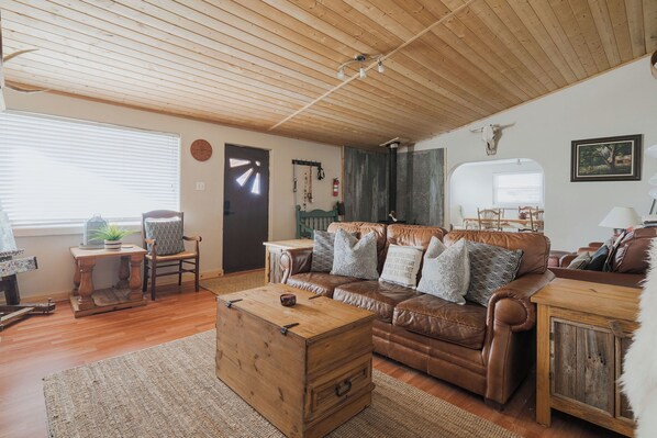 Televisión y chimenea 