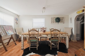 Dining - Spacious cozy home, minutes from adventure both in Red River & Taos. (Questa)