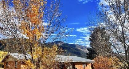 Spacious cozy home, minutes from adventure both in Red River & Taos.