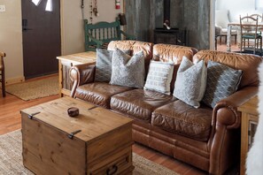 Televisión y chimenea 