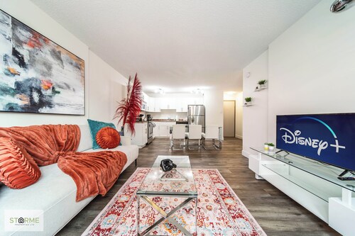 DT River Valley Condo | King Bed | Wifi |