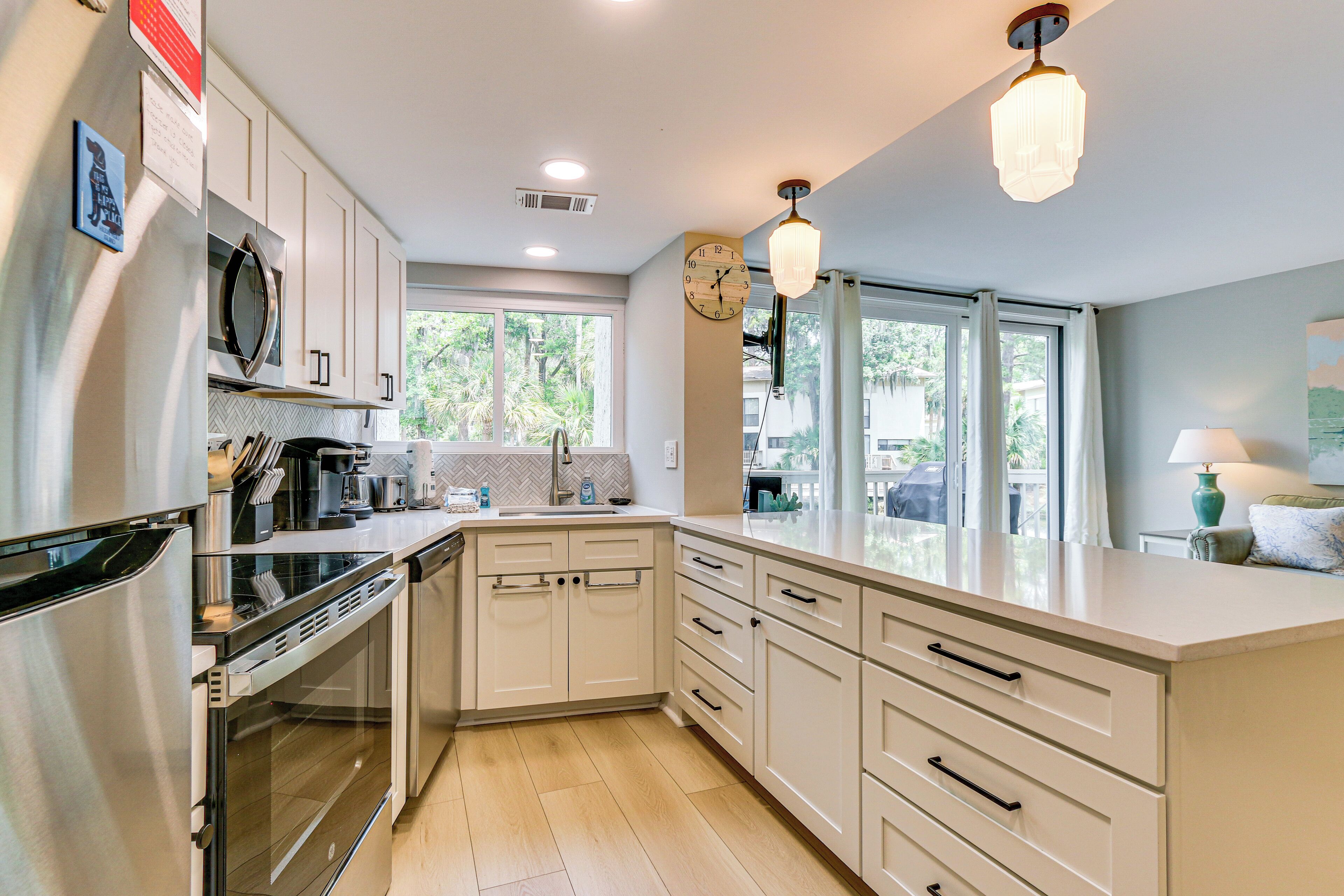 Fridge, microwave, stovetop, dishwasher