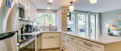 Fridge, microwave, stovetop, dishwasher