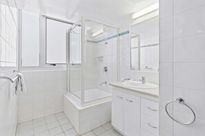 Combined shower/tub, hair dryer - Ambassador Beachfront Burleigh Heads (Gold Coast)