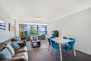Smart TV - The apartment in the heart of Burleigh, in Burleigh. Level3! (Gold Coast)
