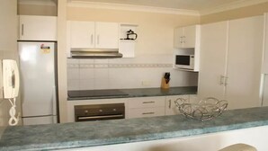 Private kitchen - Burleigh Terraces 30, Located in heart of Burleigh (Gold Coast)