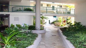 Property grounds - Burleigh Terraces 30, Located in heart of Burleigh (Gold Coast)