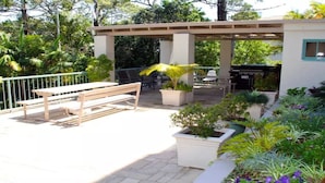 Outdoor dining - Burleigh Terraces 34, In the Heart of Burleigh (Gold Coast)