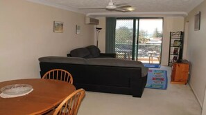 Smart TV - Burleigh Terraces 34, In the Heart of Burleigh (Gold Coast)