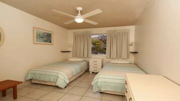 2 bedrooms, iron/ironing board, bed sheets