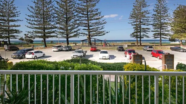 Property grounds - Camden House - Hedges Avenue Ocean View (Mermaid Beach)