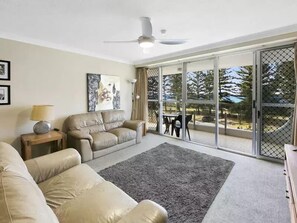 Smart TV - Great family apartment (Gold Coast)