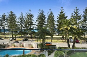Property grounds - Great family apartment (Gold Coast)