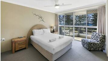 2 bedrooms, bed sheets