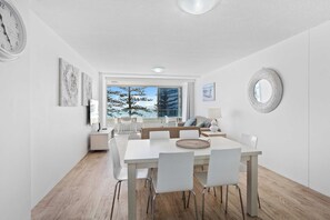 Dining - Goodwin Towers 10, Burleigh Heads. (Gold Coast)